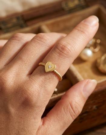 Anillo Kai oro amarillo 18k...